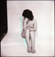 cca 1979 Akt fényképezés, 7 db vintage NEGATÍV Vincze János (1922-1999) kecskeméti fotóművész hagyat...