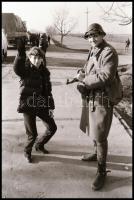 1989 Erdély, a romániai forradalom idején segélyszállítmány indult Magyarországról, ezt kísérte el e...