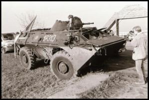 1989 Erdély, a romániai forradalom idején segélyszállítmány indult Magyarországról, ezt kísérte el e...