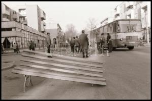 1989 Erdély, a romániai forradalom idején segélyszállítmány indult Magyarországról, ezt kísérte el e...