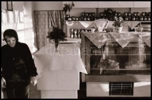 1989 Erdély, a romániai forradalom idején segélyszállítmány indult Magyarországról, ezt kísérte el e...