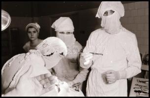 1989 Erdély, a romániai forradalom idején segélyszállítmány indult Magyarországról, ezt kísérte el e...