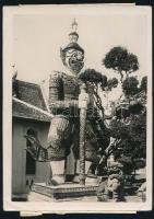 cca 1900 Sziám, 5 db vintage sajtófotó idegen nyelveken feliratozva - táncosok, temetés, szobrok, ri...