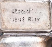 Ezüst (Ag) tubákos szelence gazdag florális díszítéssel. "Keveset..." gravírozással. Jelze...