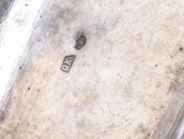 Ezüst (Ag) tubákos szelence gazdag florális díszítéssel. "Keveset..." gravírozással. Jelze...