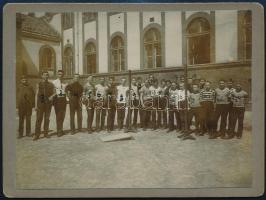 1907 Budapesti fiúiskola, Gallwitz Sándor és osztálytársai; a számozás alapján mindenki nevesítve, keményhátú vintage fotó, 9x11,8 cm