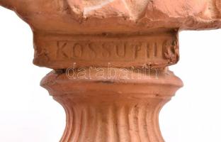 Róna József: Kossuth Lajos mellszobra Terrakotta szobor. Kossuth Lajos egyetlen életében róla mintáz...