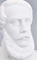 Hollóházi porcelán Kossuth mellszobor. Schossel András alkotása. Biszkvit és fehér mázas, jelzett. G...