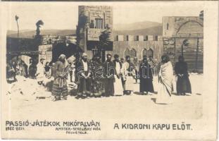 Mikófalva, Passió-játékok Mikófalván 1922-ben. A Kidroni kapu előtt Amster-Strelisky fiók felvétele photo