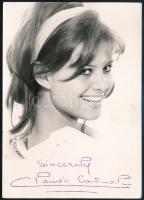 Claudia Cardinale (1938-) olasz színésznő aláírása az őt ábrázoló fotón / autograph signature