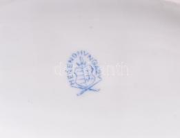 Herendi Viktória mintás porcelán ívelt bonbonniere. Kézzel festett, jelzett, egy minimális lepattaná...