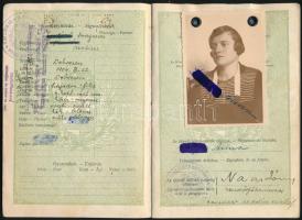 1933-1933 2 db útlevél (Magyar Királyság és Magyar Köztársaság által kibocsátott), nevek mindkettőbő...