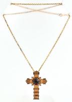 Aranyozott ezüst(Ag) nyaklánc, kereszt medállal, gránát kővel, jelzett, tanúsítvánnyal, h: 42 cm, bruttó: 10,15 g