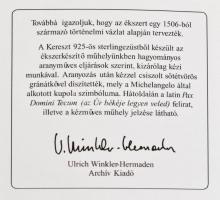 Aranyozott ezüst(Ag) nyaklánc, kereszt medállal, gránát kővel, jelzett, tanúsítvánnyal, h: 42 cm, br...