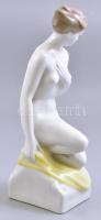 Hollóházi porcelán térdelő akt, kézzel festett, jelzett, hibátlan, m: 29 cm