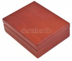 Bornyitó szett, 4 db-os, fa dobozban, 18×14×6 cm