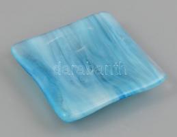 Kis kék üvegtányér, kis kopásnyomokkal, 7,5×7,5 cm