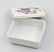 Hollóházi porcelán vázák 3 db  + egy bonbonniere. Matricásak,  jelzettek, kevés kopással,  m:12-18 c...