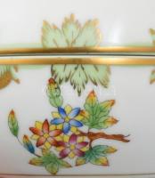 Herendi Viktória mintás bonbonier. Kézzel festett, jelzett, hibátlan. m: 7 cm, d: 9,5 cm