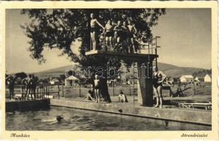 1940 Munkács, Mukacheve, Mukacevo; strand, ugrótorony, fürdőzők. Schönfeld Henrik kiadása / swimming pool, bathers (EK)