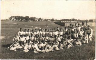 Magyar katonák piliscsabai kiképzésen / Hungarian soldiers at the training grounds of Piliscsaba. Schäffer photo