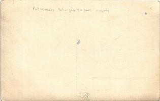 Pótkocsis tehergépkocsi egység kerékpáros felderítőkkel / Hungarian military trailer truck unit, sco...