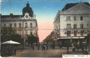 1916 Nagykanizsa, Csengeri utca, Barta és Fürst üzlete, Hungária biztosító, piaci árusok. Hirschler kiadása (EB)