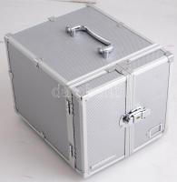 "Leuchtturm" zárható érmetartó alumínium koffer 10db kivehető tálcával, összesen 120db fér...