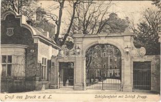 1914 Lajtabruck, Bruck an der Leitha; Schlosseinfahrt mit Schloss Prugg / kastély bejárat / castle entry gate