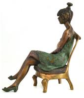 Kutas László (Budapest, 1936 - ) Lány, széken. Patinázott bronz, jelzett, soszámozott 1/4. m: 27 cm