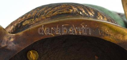 Kutas László (Budapest, 1936 - ) Lány, széken. Patinázott bronz, jelzett, soszámozott 1/4. m: 27 cm