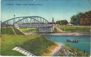1917 Vinkovce, Vinkovci; Sétatér a híddal. Vasúti levelezőlapárusítás / Setaliste sa mostom / promenade, bridge, rowing boat (EK)