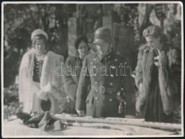 cca 1940 Tiszay Béla tüzérezredes Tiszavölgyi József pecséttel jelzett fotóján. 12x9 cm