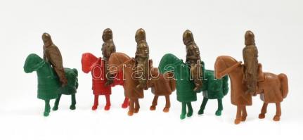 Kinder lovas figurák 5 db fém játék 3 cm