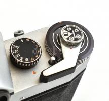 Praktica Nova IB fénykézgép tokjában, Carl Zeiss Tessar 50mm f2.8 m42-es objektívvel, sárga szűrővel...