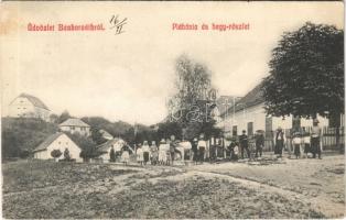 1913 Bánhorváti, Bánhorváth; plébánia és hegy részlet, falubeliek