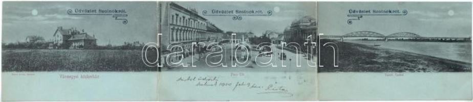 1900 Szolnok, Piac tér, Vármegyei közkórház, Vasúti vashíd, este, Fonciere pesti biztosító intézet főügynöksége, Magyar Király szálloda, üzletek. Három részes kinyitható képeslap / 3-tiled folding postcard