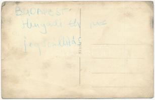 Budapest VI. Hunyadi téri piac bejárata, jégszállítás Koncz Gusztáv (?) lovaskocsijával. photo (fa)