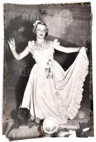 cca 1900 -1970 Kb. 136 db fénykép nőkről, 8,5×6 és 18×12,5 cm közötti méretben