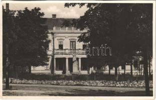 Ipolyság, Sahy; Városháza a legionista szobrával / town hall, monument + 1938 Az első visszatért magyar város Ipolyság So. Stpl. (vágott / cut)