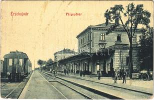 1909 Érsekújvár, Nové Zámky; pályaudvar, vasútállomás, vonat. W.L. Bp. 432. / railway station, train (fl)
