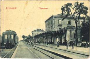 1909 Érsekújvár, Nové Zámky; pályaudvar, vasútállomás, vonat. W.L. Bp. 432. / railway station, train  (fl)