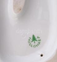 Hollóházi porcelán focista, kézzel festett, jelzett, helyenként lepattanásokkal, m: 28 cm