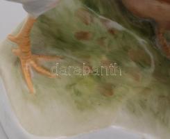 Zsolnay őrködő kakas és a tyúkok, kézzel festett, jelzett (Sinkó András), kisebb lepattanásokkal, m:...