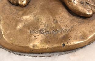 Maugsch Gyula (1882-1946): Nyújtózkodó női akt. Bronz, jelzett, apró karcolásokkal, alabástrom talap...