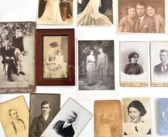 cca 1890-1935 Vegyes fotó tétel, 15 db fotó, nagyrészt porté fotó, de közte csoportkép is, közte 7 d...