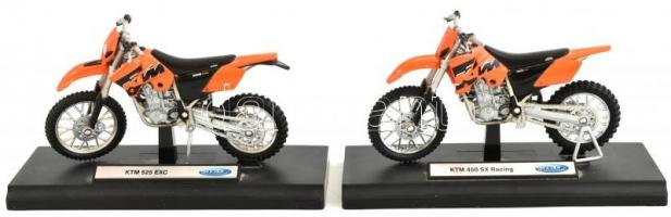 2 db KTM motorkerékpár modell 12x8 cm