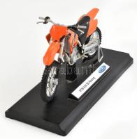 2 db KTM motorkerékpár modell 12x8 cm