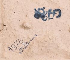 Retro virág motívumokkal díszített plasztikus falikép, mázas kerámia, jelzett, apró mázhibákkal. 32x...