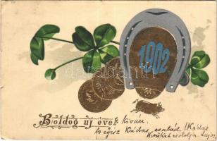 1902 Boldog új évet! Patkó aranyérmékkel és lóherével, domboronyomott litho / New Year greeting, gold coins, clover, horseshoe. Emb. litho (szakadások / tears)